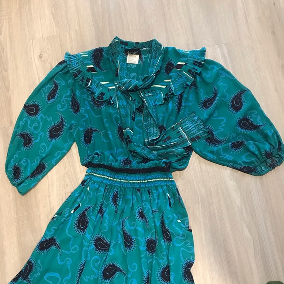 ✨ Vintage Paisley Diane Von Furstenburg Dress ✨ - Picture 4 of 9